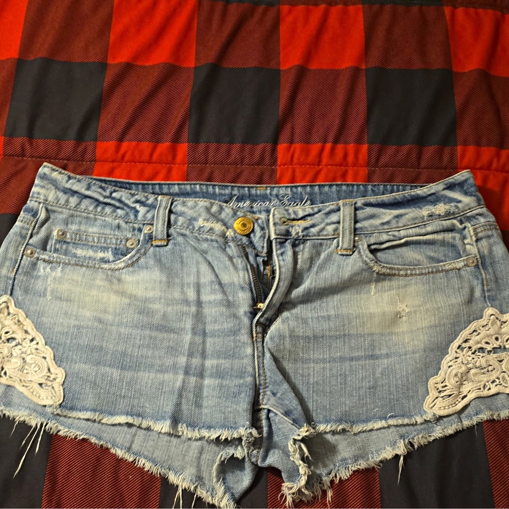 American Eagle Womens Light Wash Denim Cut-Off Shorts Low Rise Lace 10
